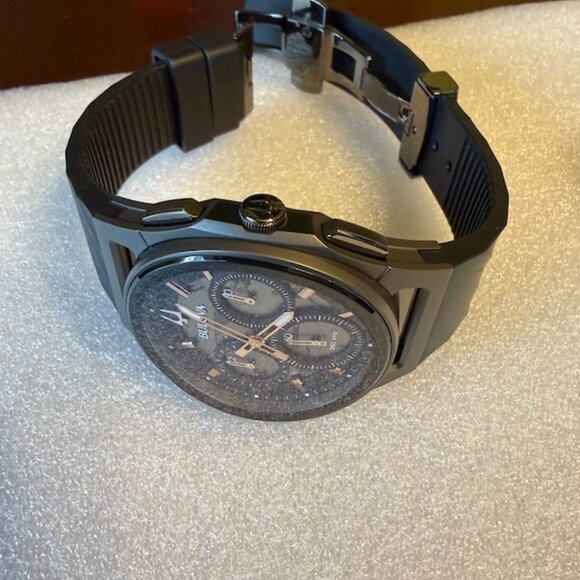 Bulova Curv Watch - Picture 5 of 6